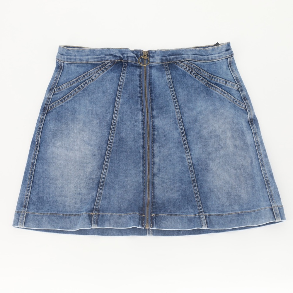 NWOT Buffalo David Bitton Front Zip Denim Skirt
